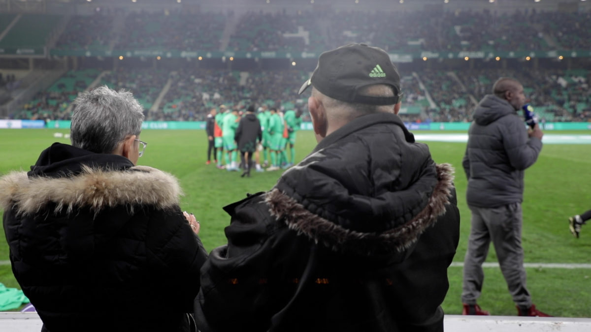 Jean-Jacques et Vincente sur la pelouse du stade Geoffroy Guichard